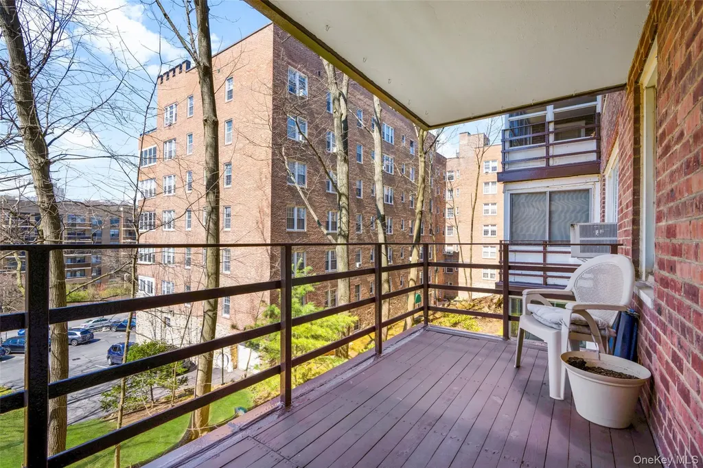 1 Washington Square Larchmont NY 10538