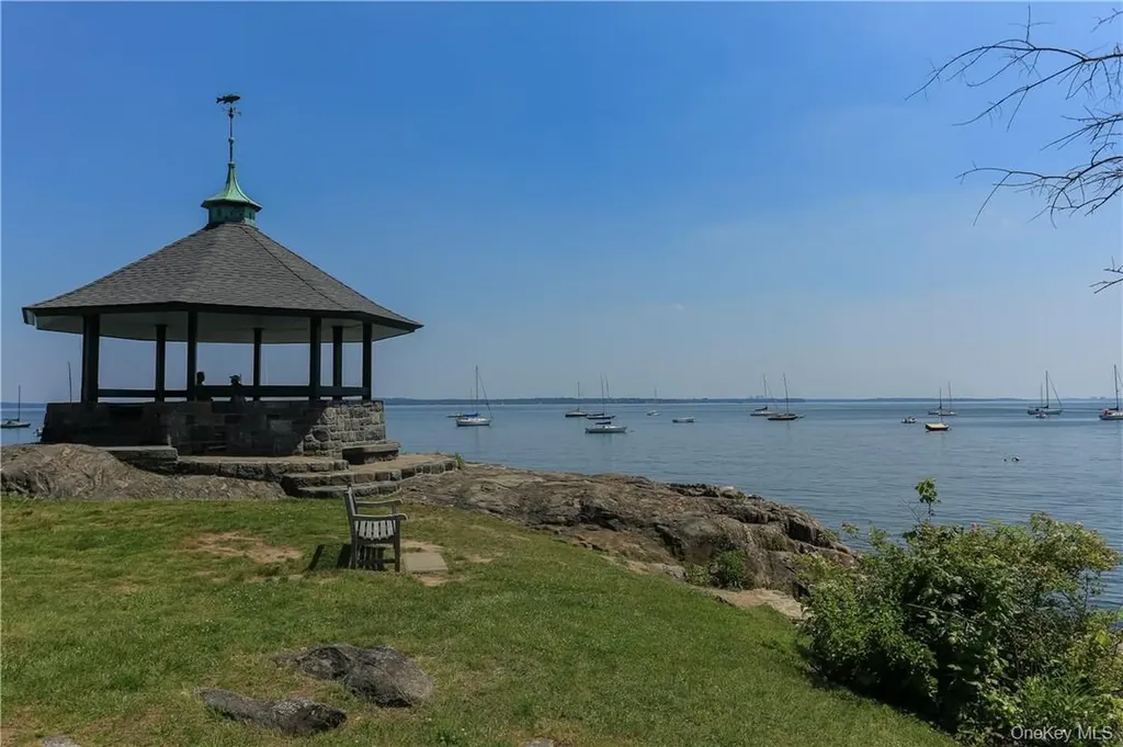 1 Washington Square Larchmont NY 10538