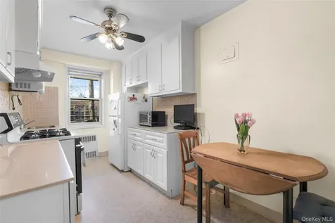 1 Washington Square Larchmont NY 10538