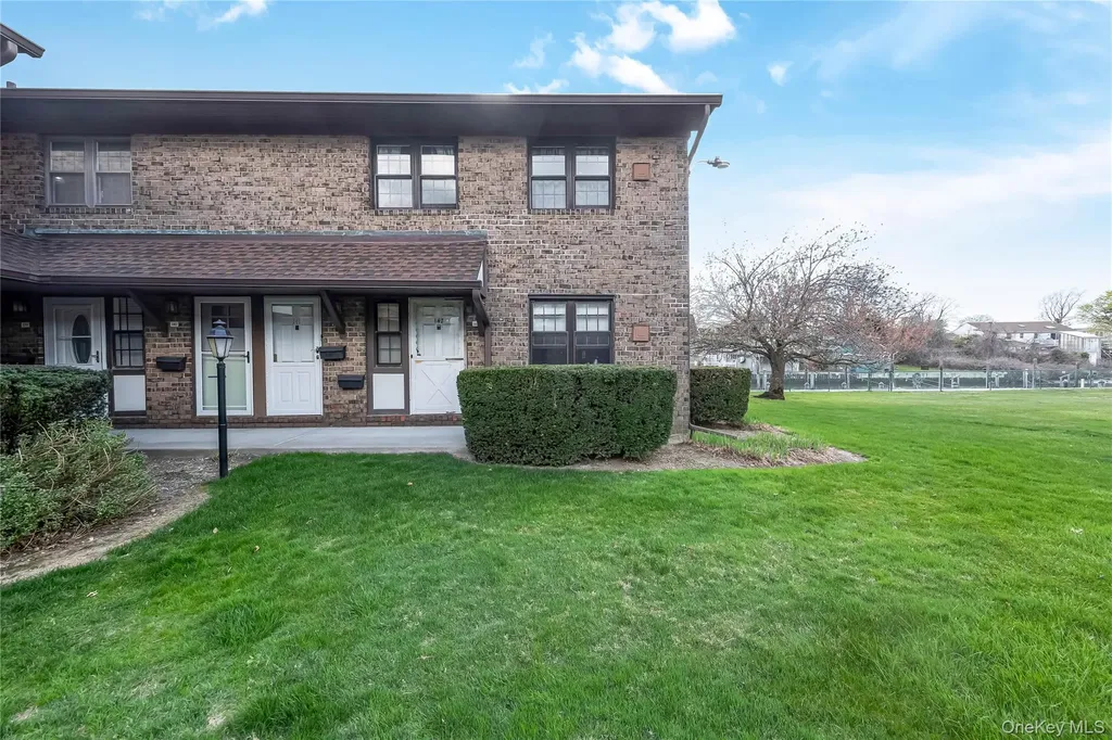 140 Mariners Way Copiague NY 11726