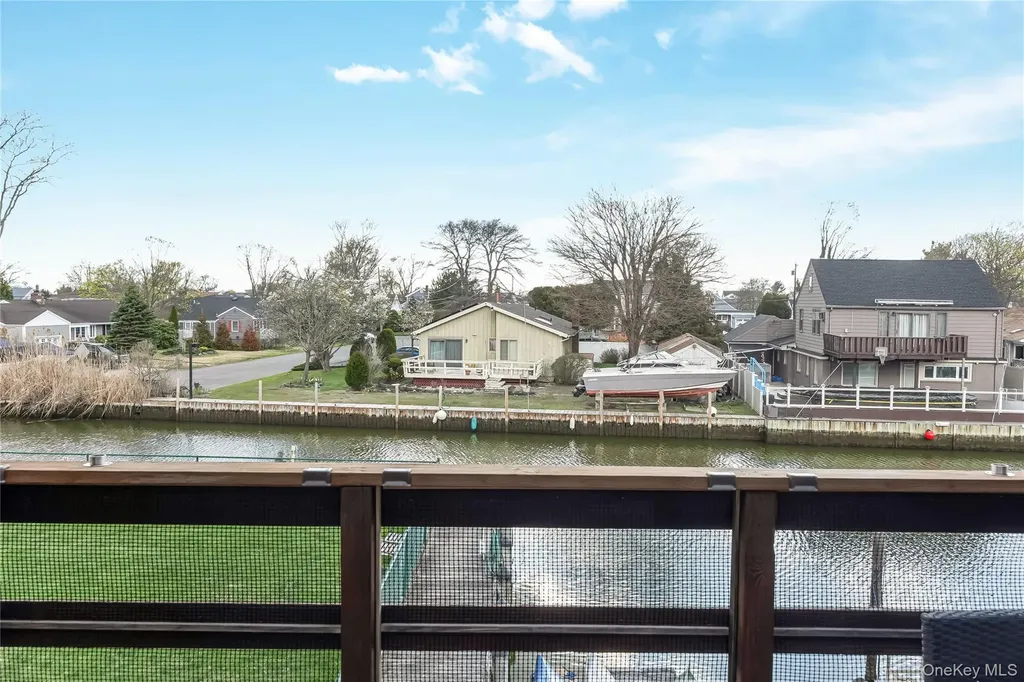 140 Mariners Way Copiague NY 11726