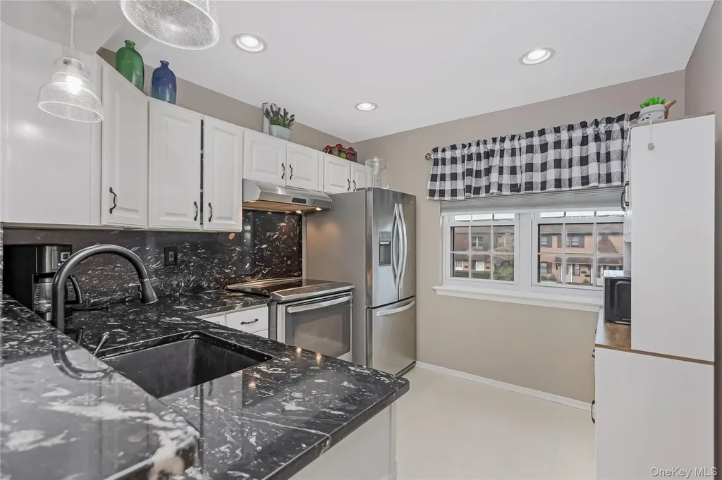 140 Mariners Way Copiague NY 11726