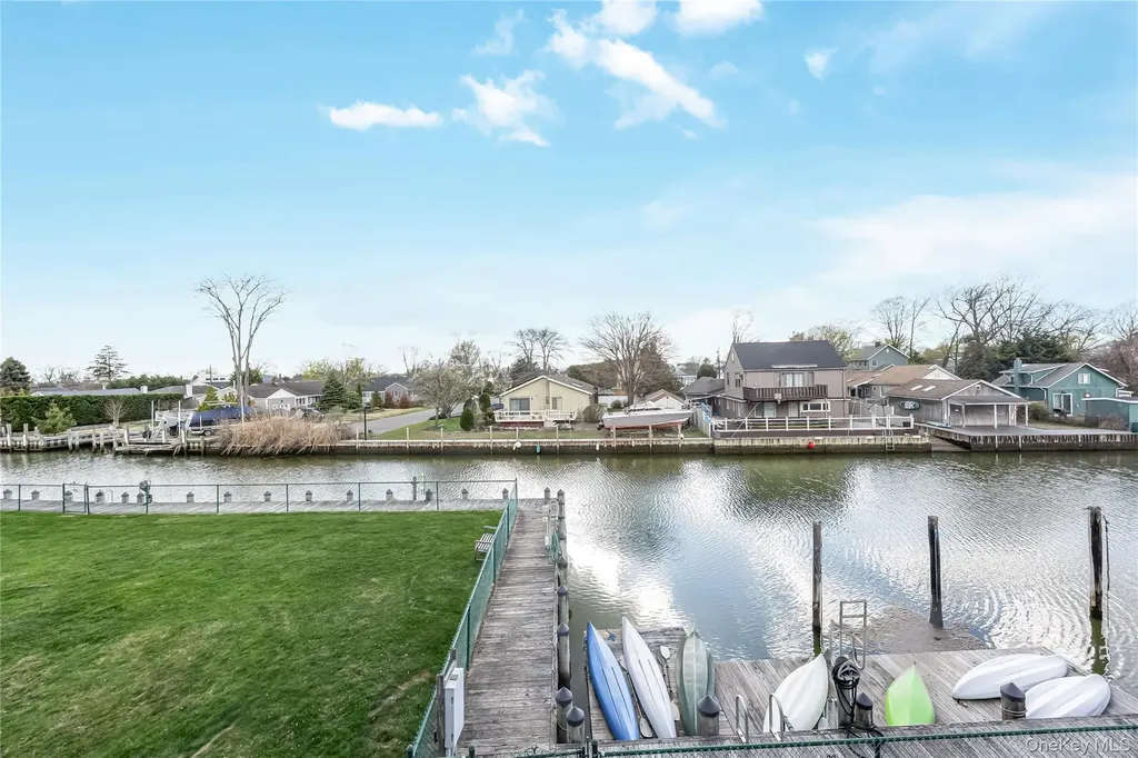 140 Mariners Way Copiague NY 11726