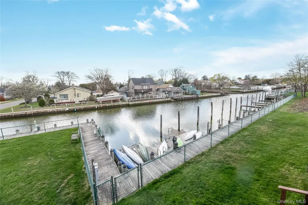140 Mariners Way Copiague NY 11726