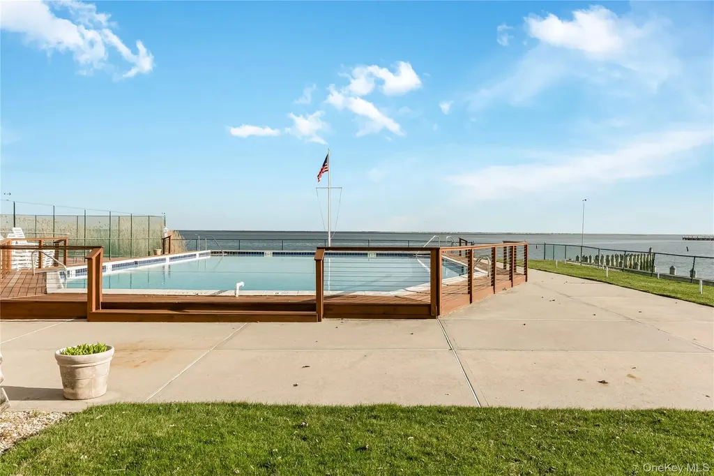 140 Mariners Way Copiague NY 11726