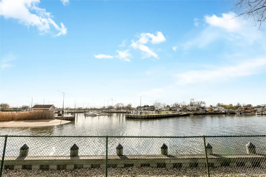 140 Mariners Way Copiague NY 11726