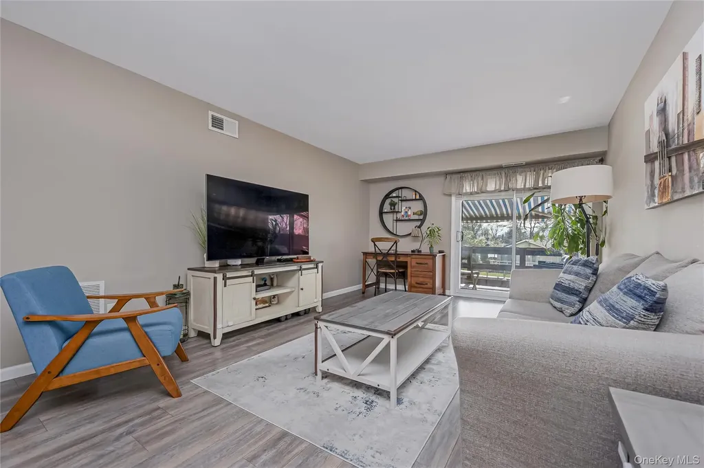 140 Mariners Way Copiague NY 11726