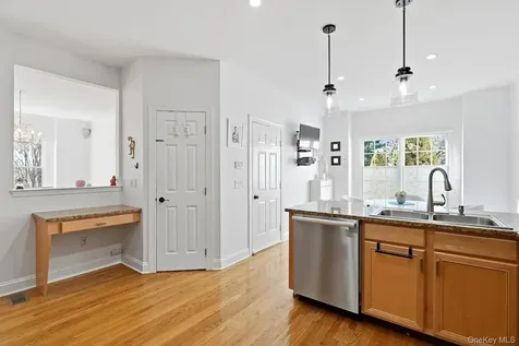 25 Hopkins Lane Armonk NY 10504
