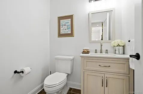 25 Hopkins Lane Armonk NY 10504