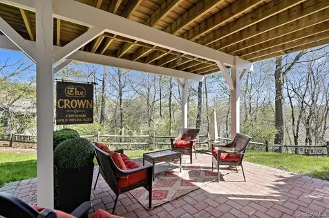 25 Hopkins Lane Armonk NY 10504