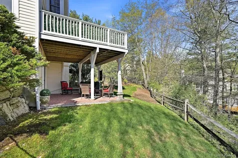 25 Hopkins Lane Armonk NY 10504