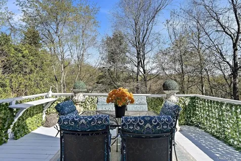 25 Hopkins Lane Armonk NY 10504