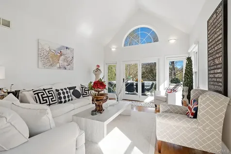 25 Hopkins Lane Armonk NY 10504