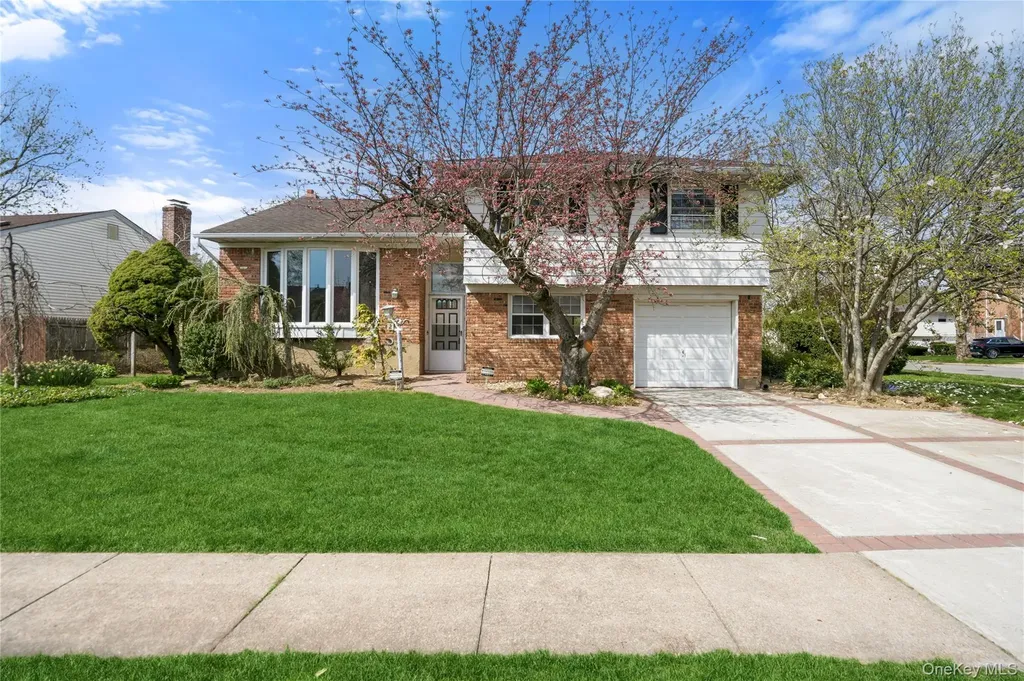 2 Starfire Lane Williston Park NY 11596