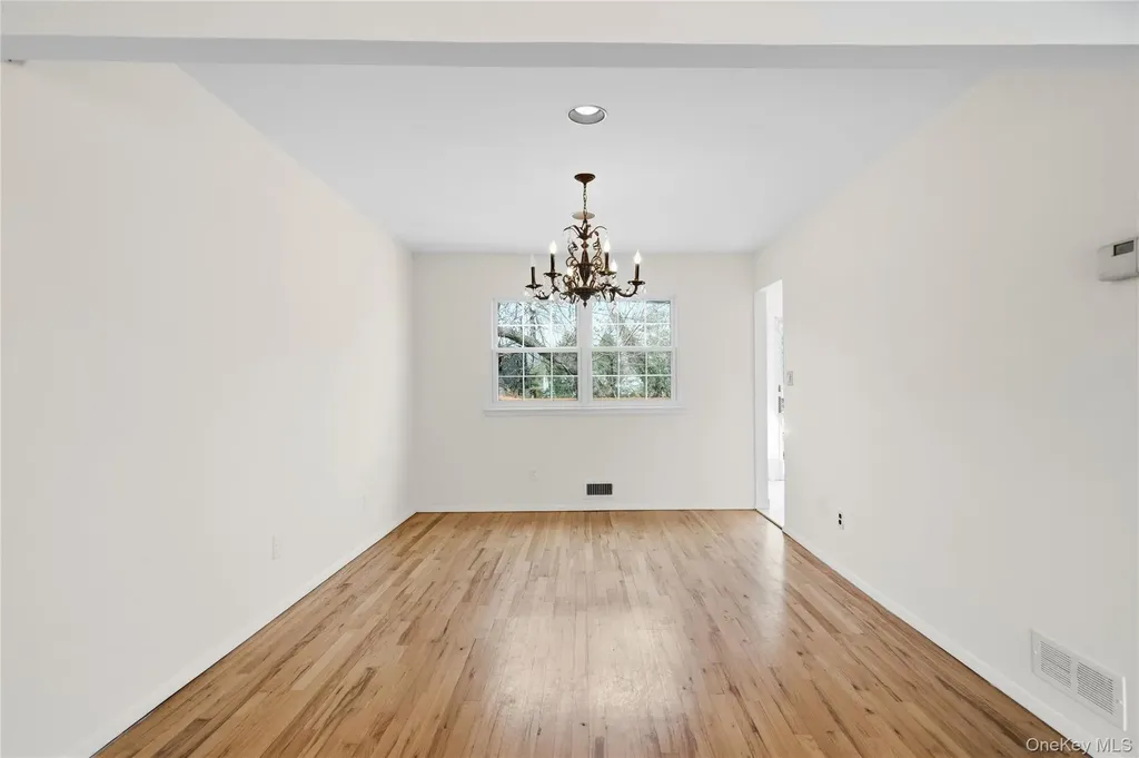 2 Starfire Lane Williston Park NY 11596