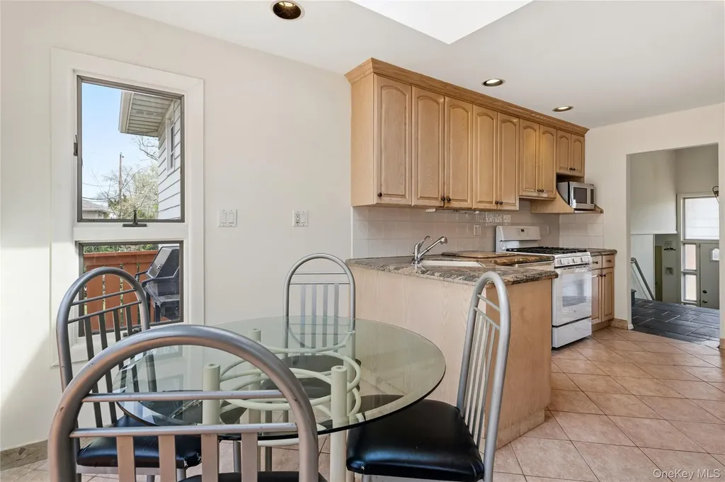 2 Starfire Lane Williston Park NY 11596