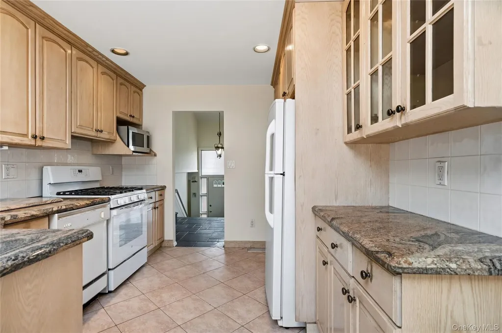2 Starfire Lane Williston Park NY 11596