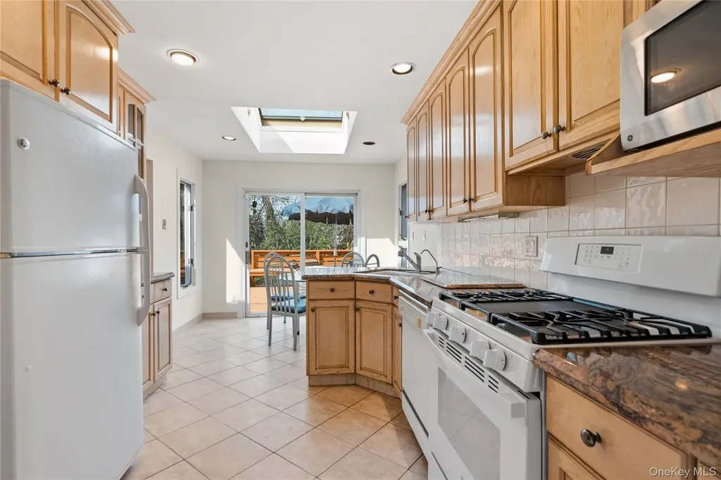 2 Starfire Lane Williston Park NY 11596