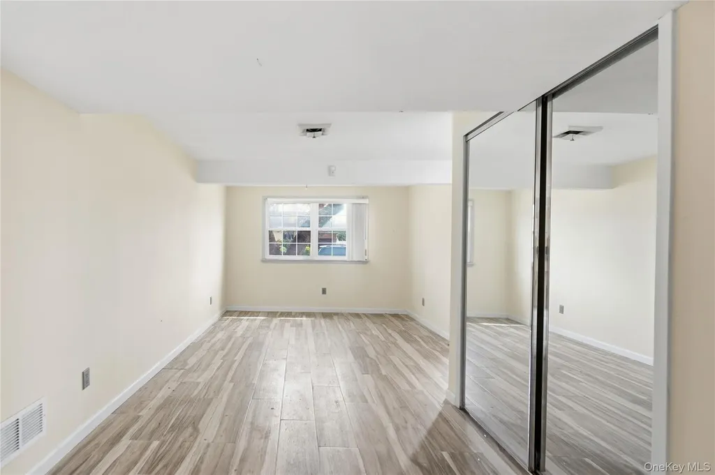 2 Starfire Lane Williston Park NY 11596