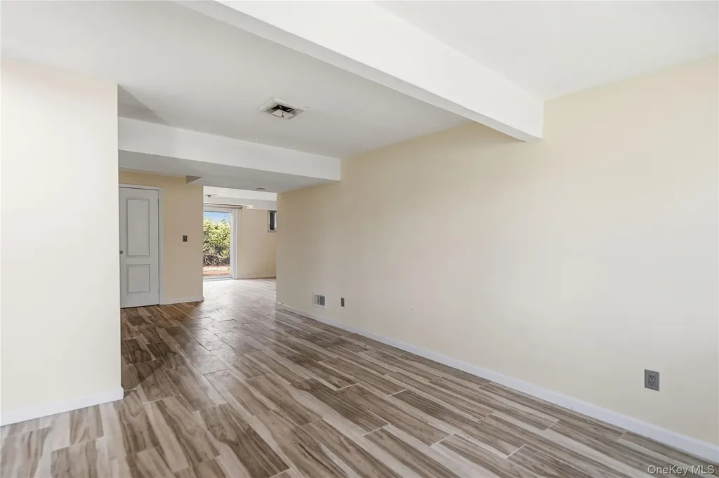 2 Starfire Lane Williston Park NY 11596