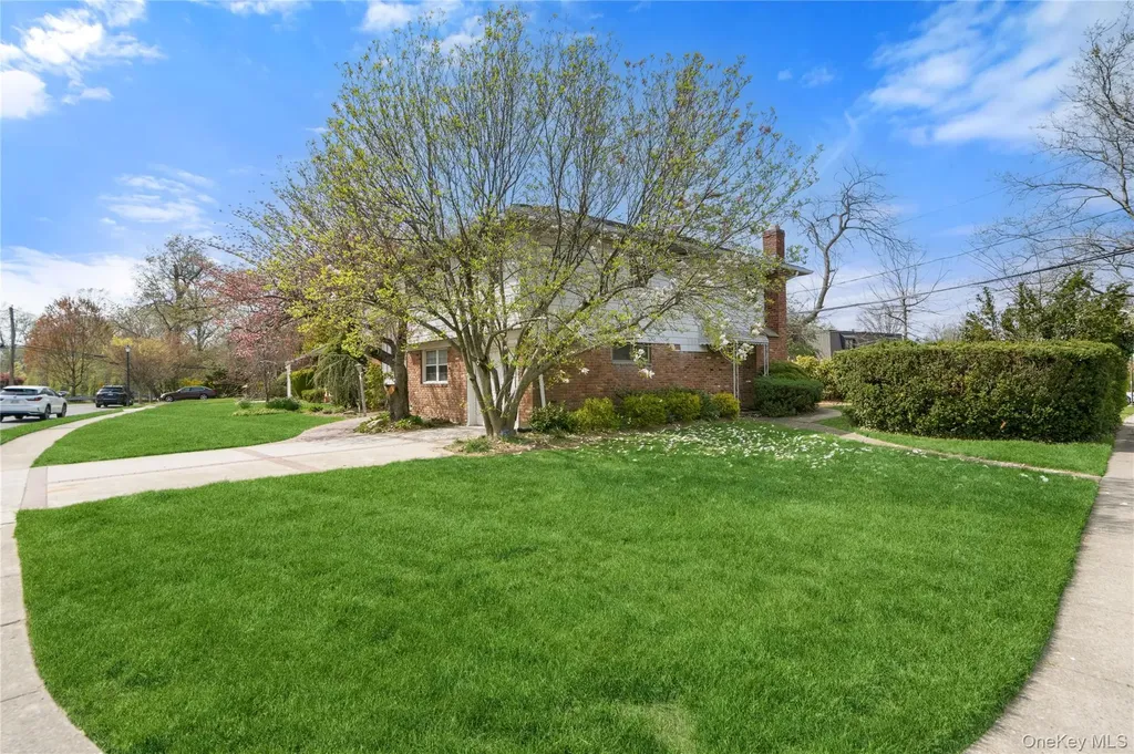 2 Starfire Lane Williston Park NY 11596