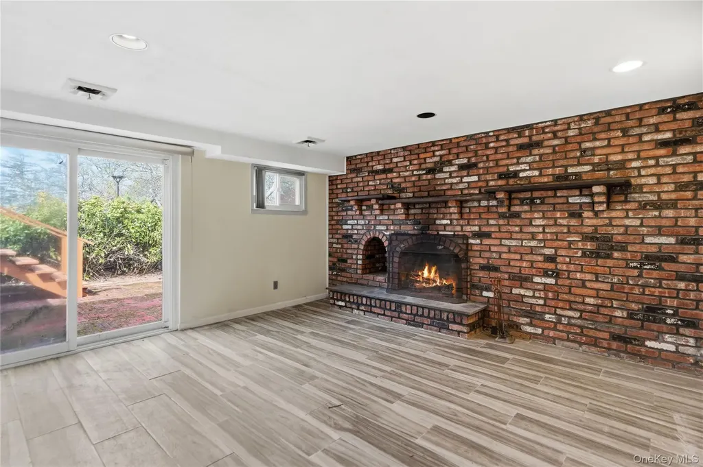 2 Starfire Lane Williston Park NY 11596