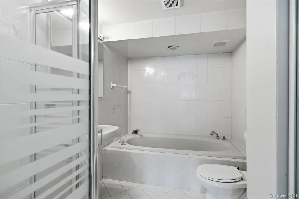 2 Starfire Lane Williston Park NY 11596