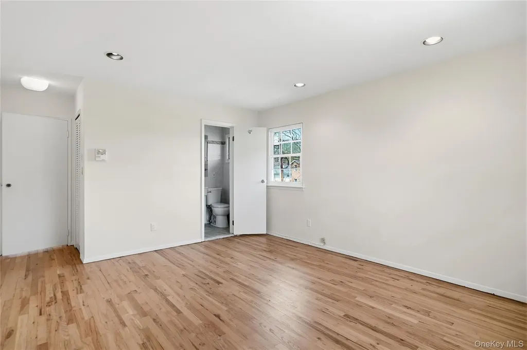 2 Starfire Lane Williston Park NY 11596