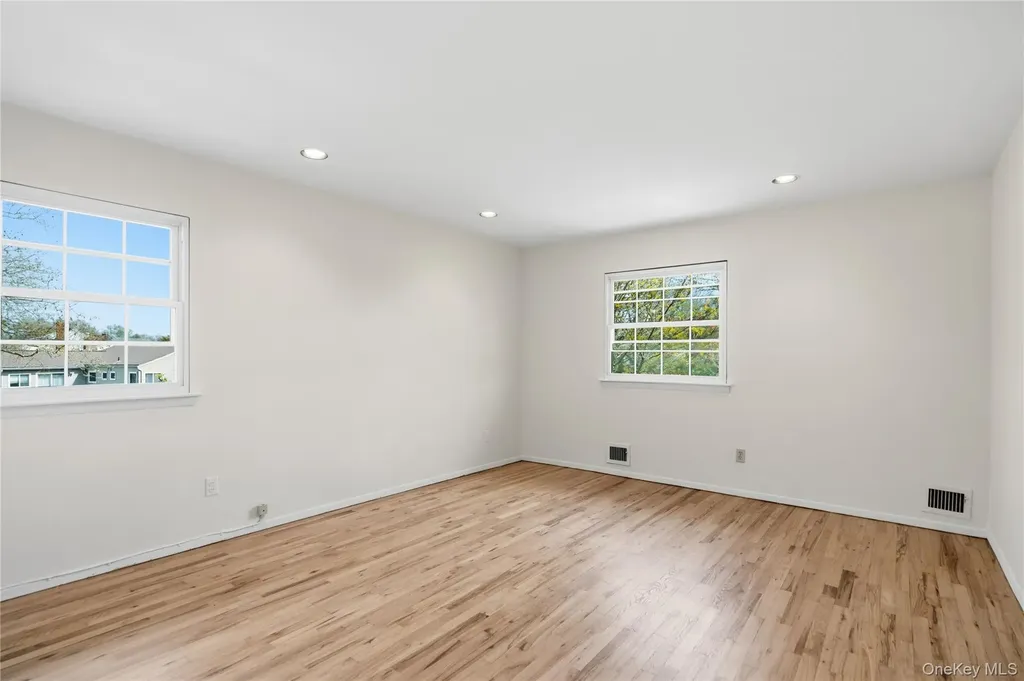 2 Starfire Lane Williston Park NY 11596