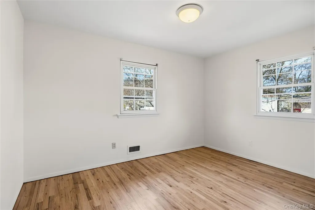 2 Starfire Lane Williston Park NY 11596