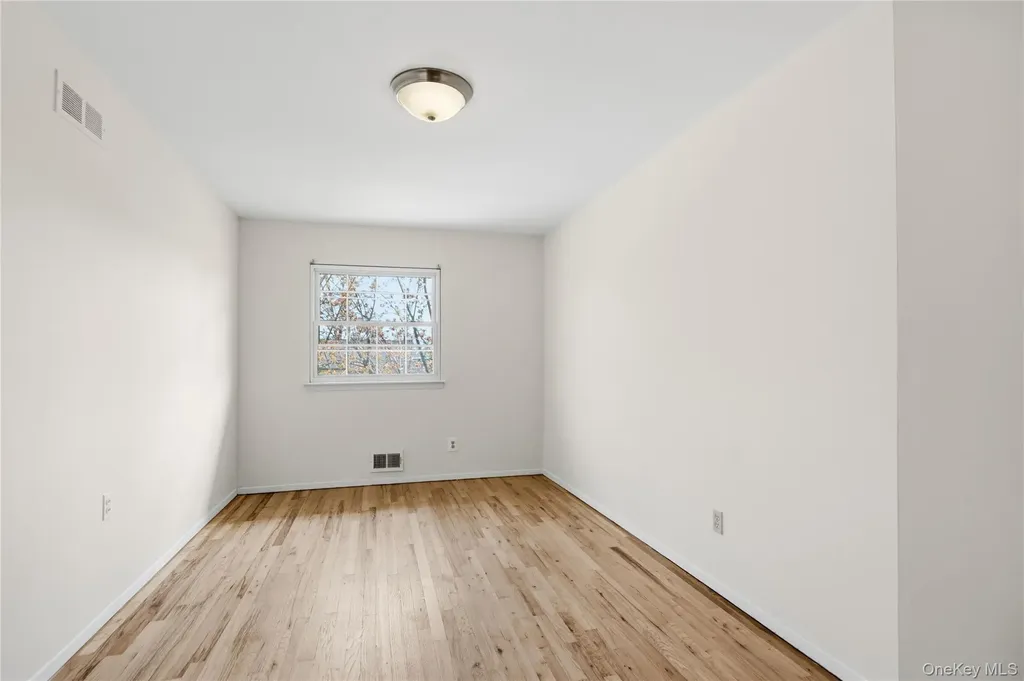 2 Starfire Lane Williston Park NY 11596