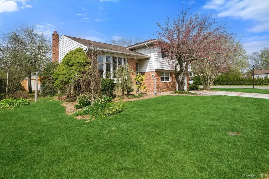 2 Starfire Lane Williston Park NY 11596