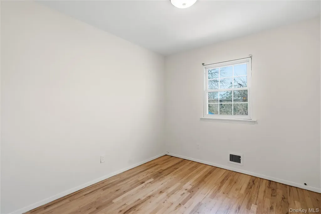 2 Starfire Lane Williston Park NY 11596
