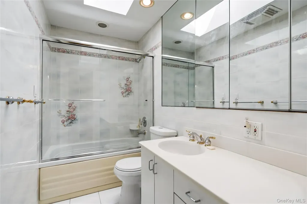 2 Starfire Lane Williston Park NY 11596