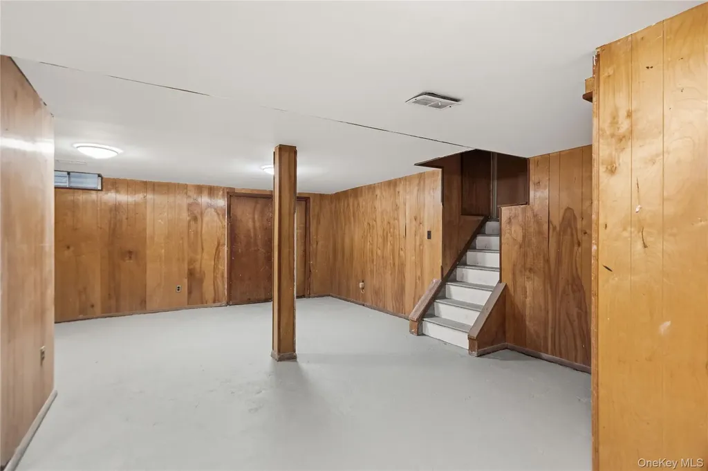 2 Starfire Lane Williston Park NY 11596