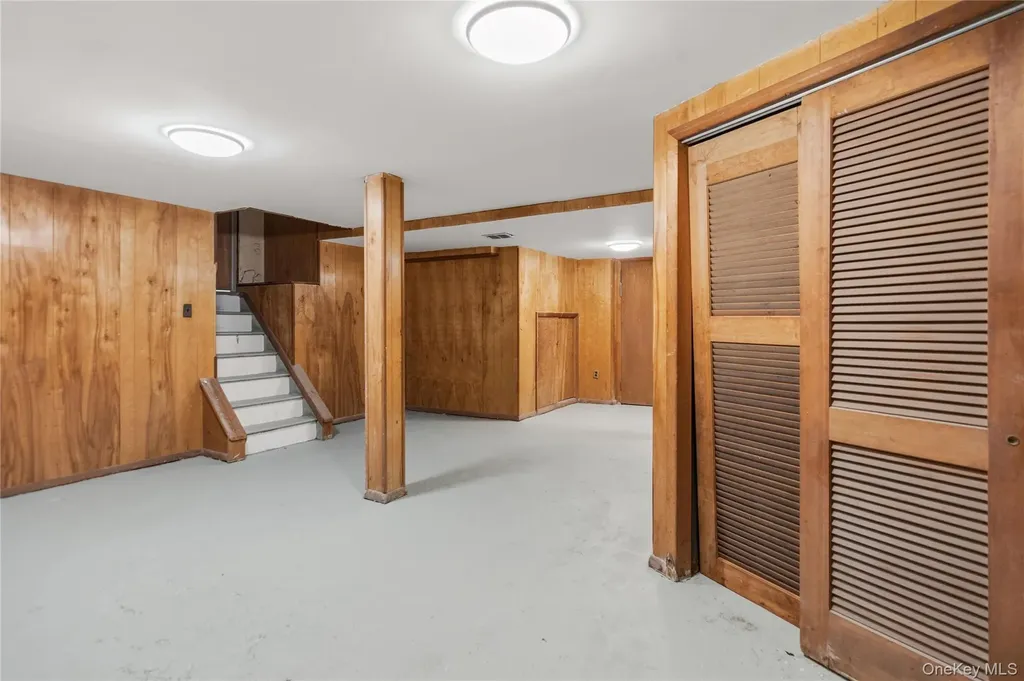 2 Starfire Lane Williston Park NY 11596