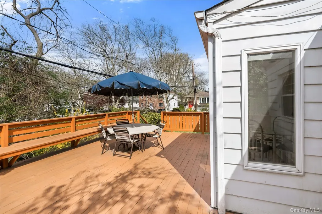2 Starfire Lane Williston Park NY 11596