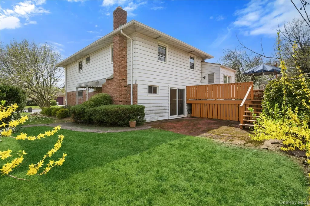 2 Starfire Lane Williston Park NY 11596