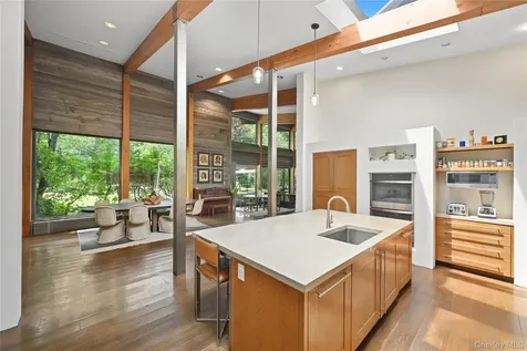 37 Sarles Street Armonk NY 10504
