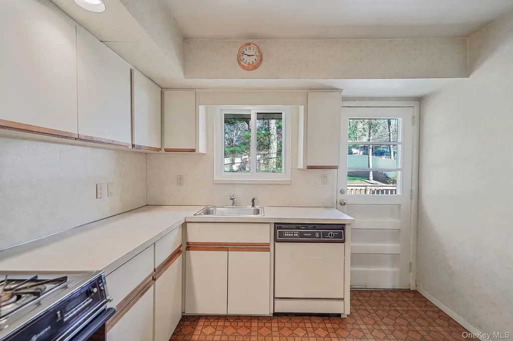 13 Bee Drive Hauppauge NY 11788