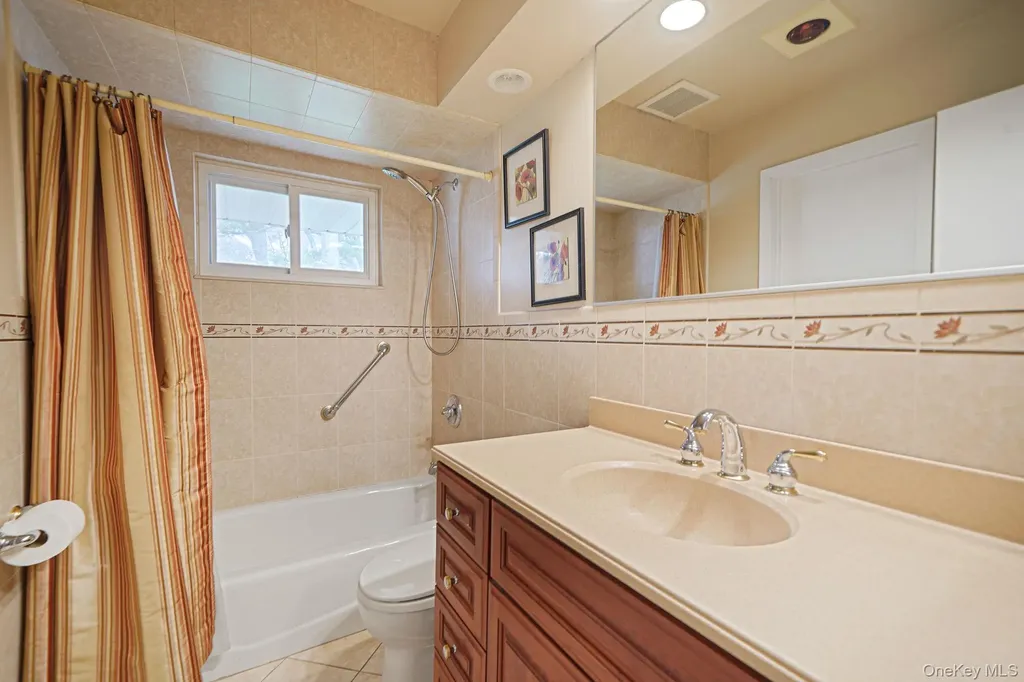 13 Bee Drive Hauppauge NY 11788