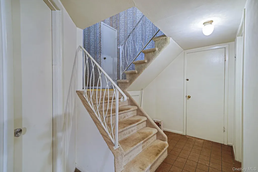 13 Bee Drive Hauppauge NY 11788
