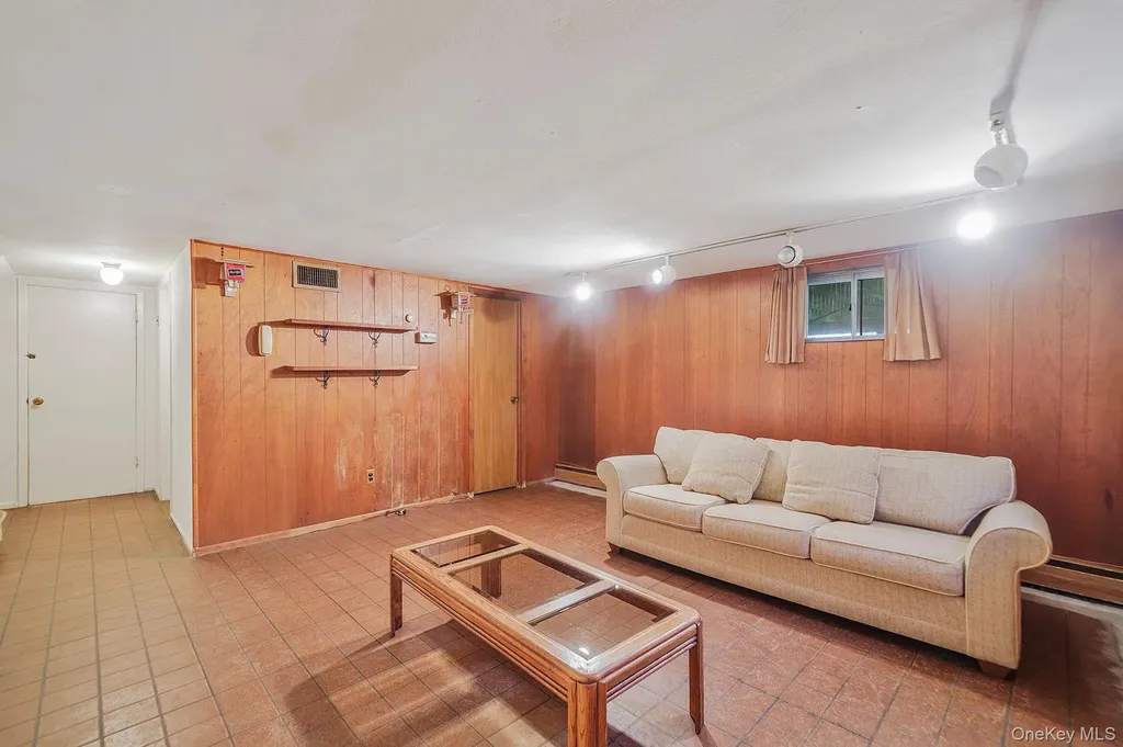 13 Bee Drive Hauppauge NY 11788