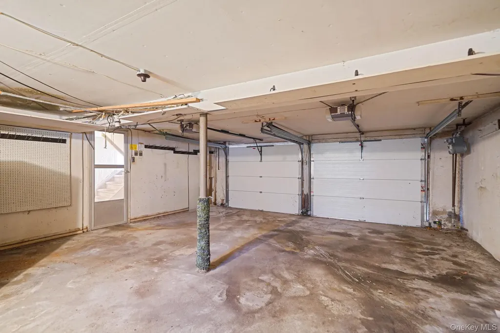 13 Bee Drive Hauppauge NY 11788