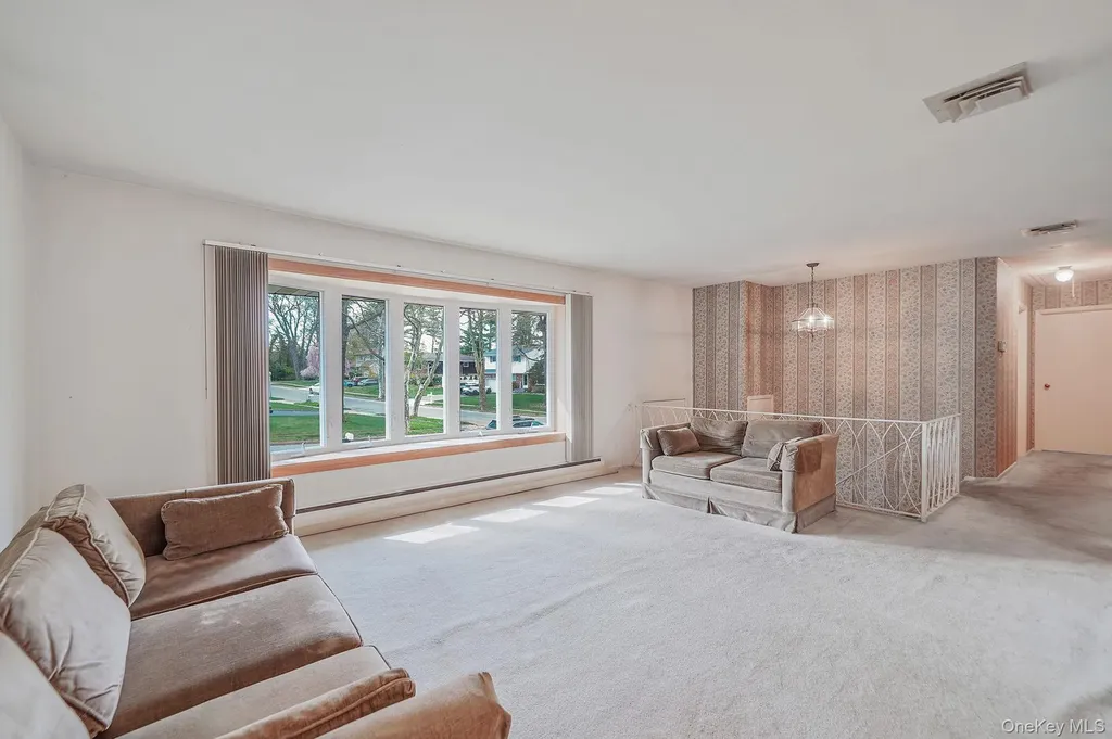 13 Bee Drive Hauppauge NY 11788