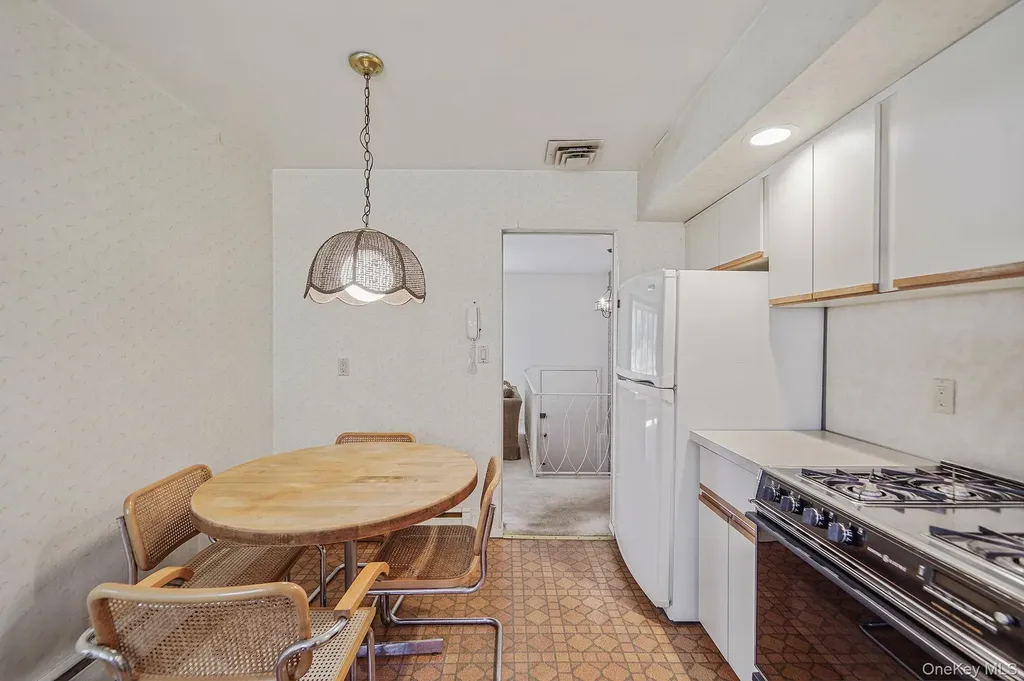 13 Bee Drive Hauppauge NY 11788