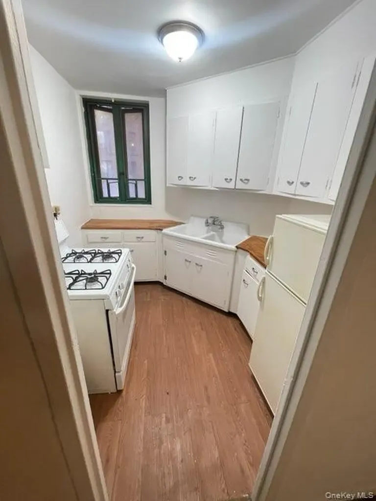 24 Metropolitan Oval Bronx NY 10462