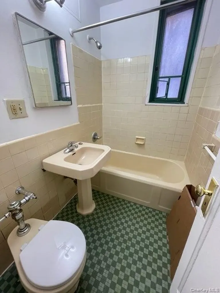 24 Metropolitan Oval Bronx NY 10462