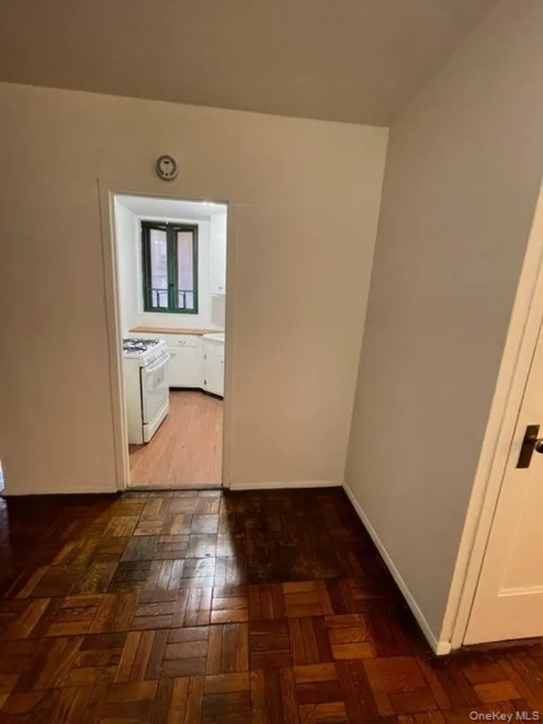 24 Metropolitan Oval Bronx NY 10462