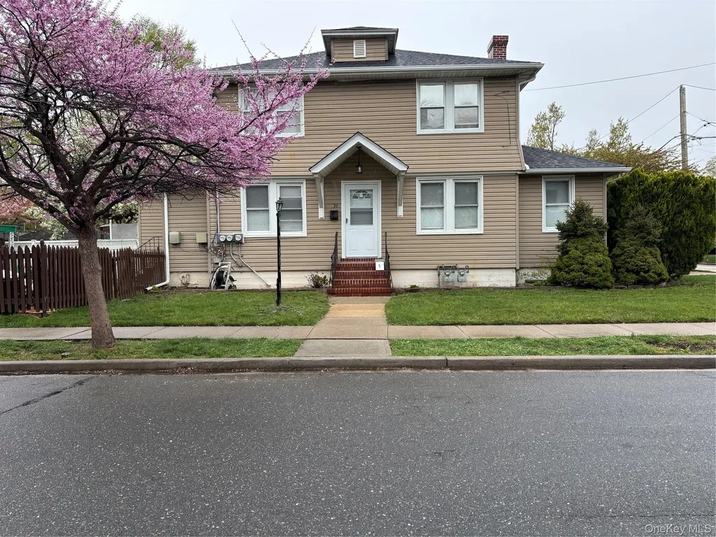 39 Buckingham Place Lynbrook NY 11563